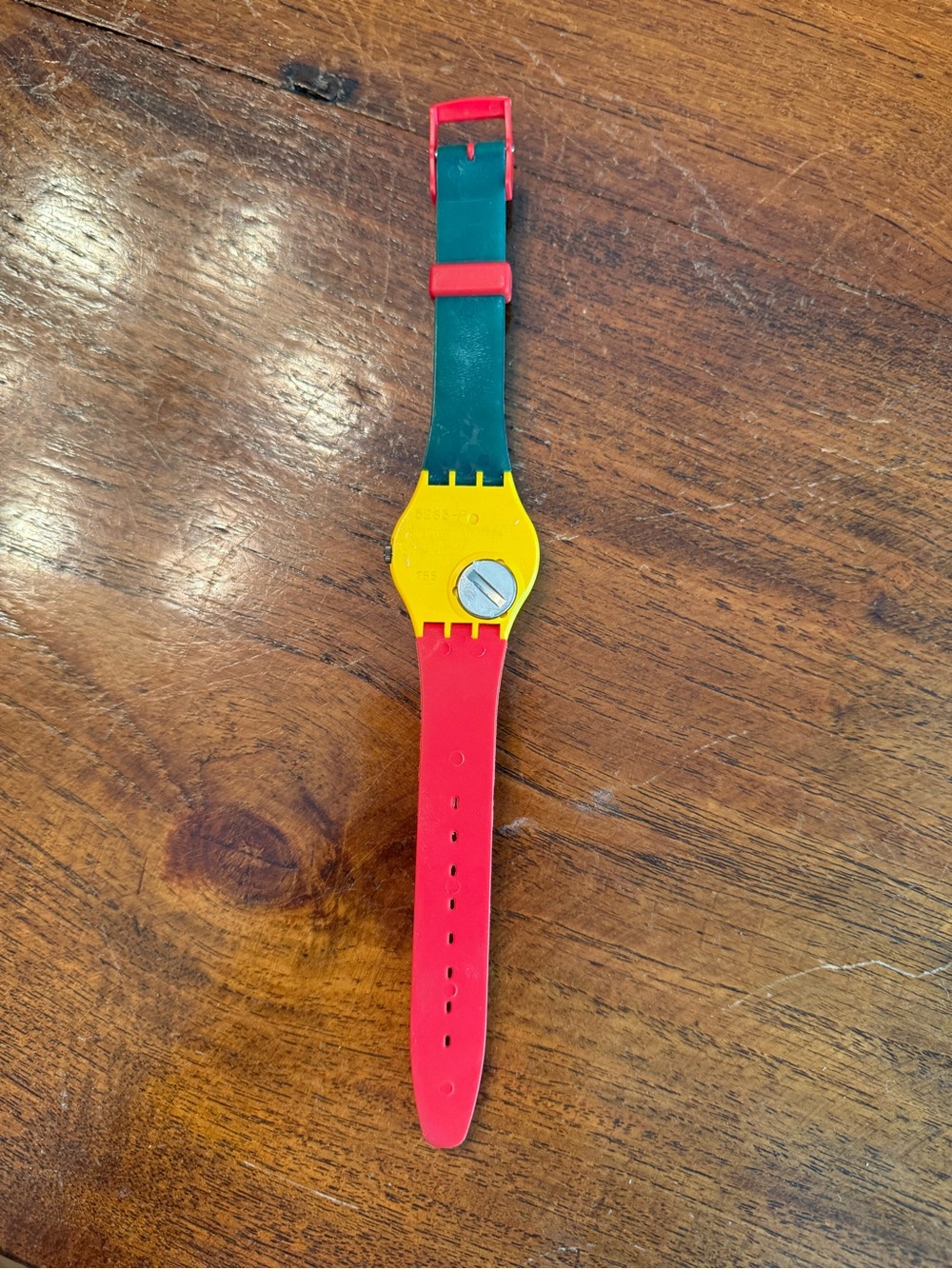 1985 Swatch McGregor GJ100 Multicolor Red Yellow Green Strap Watch - Picture 3 of 3